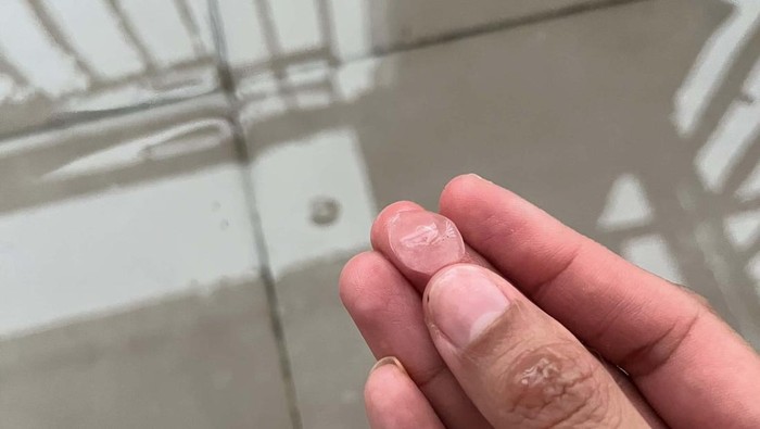 1761932208387-hujan-es-di-tangsel-dok-istimewa-1761921485716_169