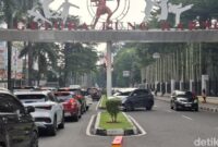 1761996699261-lalin-di-depan-gbk-macet-1761990164174_169