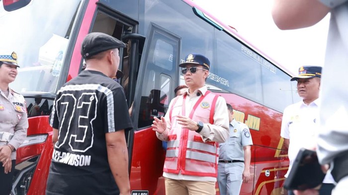 1762039286199-dirjen-hubdat-aan-suhanan-1762020181615_169