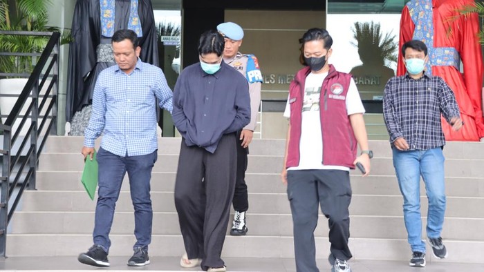 1762083225710-onad-menjalani-pemeriksaan-kesehatan-di-ruang-kedokteran-dan-kesehatan-dokkes-polres-metro-jakarta-barat-minggu-2112025-dok-is-1762081569282_169