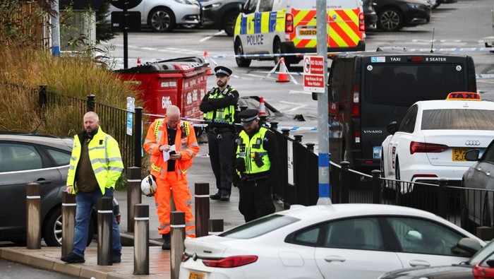 1762104633775-horor-di-kereta-inggris-9-penumpang-jadi-korban-penusukan-massal-1762071884331_169