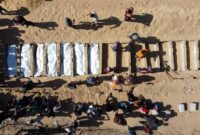1762125581778-pilu-warga-gaza-makamkan-puluhan-jenazah-tak-dikenal-yang-diserahkan-israel-1761198843183_169