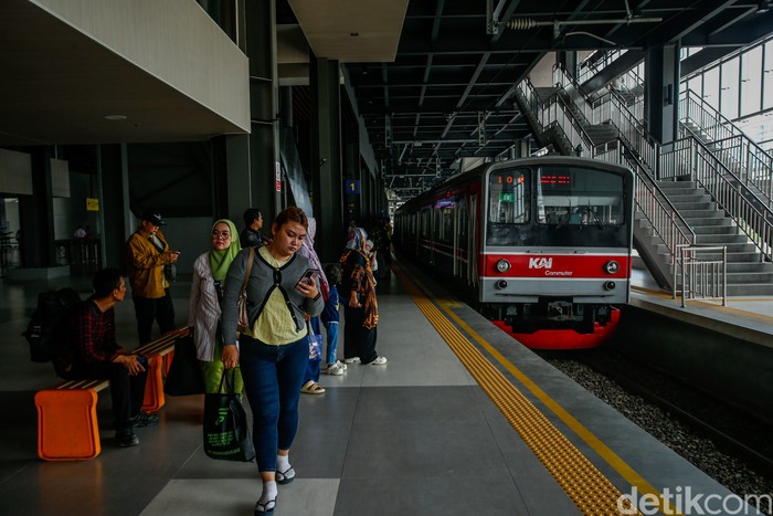 1762169948173-melihat-stasiun-tanah-abang-yang-kini-lebih-modern-1758186161276