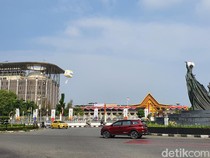 1762191320917-kantor-gubernur-riau-di-jalan-jenderal-sudirman-pekanbaru_43