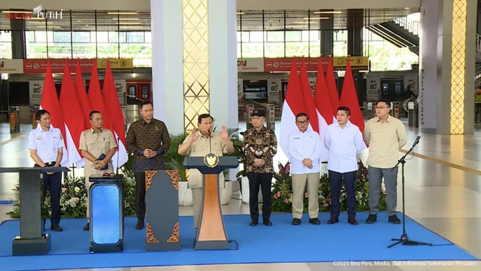 1762234753949-presiden-prabowo-subianto-di-stasiun-tanah-abang-baru-dok-youtube-setpres-1762231653706_169