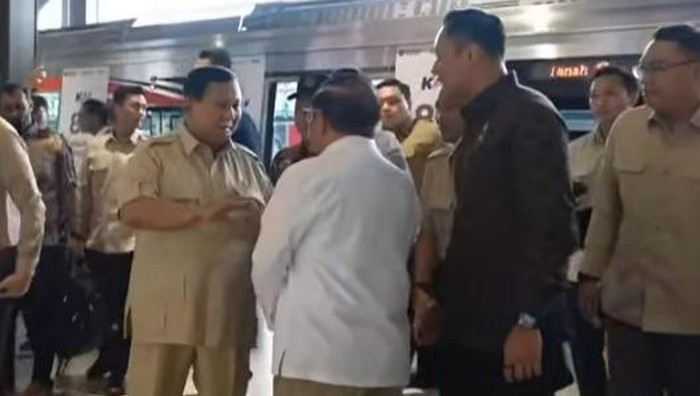 1762234797473-prabowo-tiba-di-stasiun-tanah-abang-baru-dok-youtube-setpres-1762230117619_169