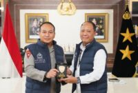 1762277573545-kapolda-riau-irjen-pol-herry-heryawan-menerima-kunjungan-dari-tim-divhubinter-polri-1762271341035_169