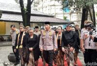 1762277675363-kapolri-jenderal-listyo-sigit-prabowo-melayat-pb-xiii-di-keraton-solo-selasa-4112025-1762254384590_169