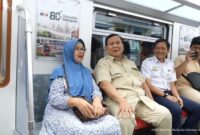 1762298316570-presiden-prabowo-subianto-jajal-krl-jabodetabek-1762229842504_169