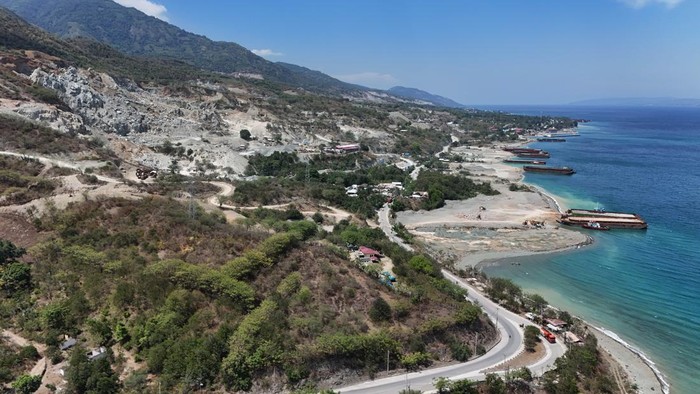 1762321056772-penampakan-tambang-galian-c-di-teluk-palu-2_169