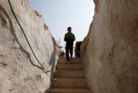 1762321116070-terusir-dari-tanah-sendiri-warga-palestina-bertahan-di-gua-1762314519711_169