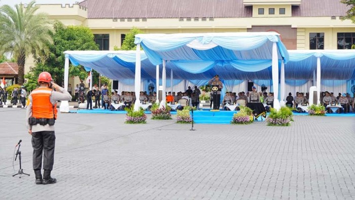 1762321169181-kapolri-saat-memimpin-apel-siaga-bencana-di-mako-brimob-depok-dok-istimewa-1762313979557_169