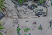 1762364078728-lahar-hujan-gunung-semeru-meluap-ratusan-warga-lumajang-terisolasi-1762348874215_169