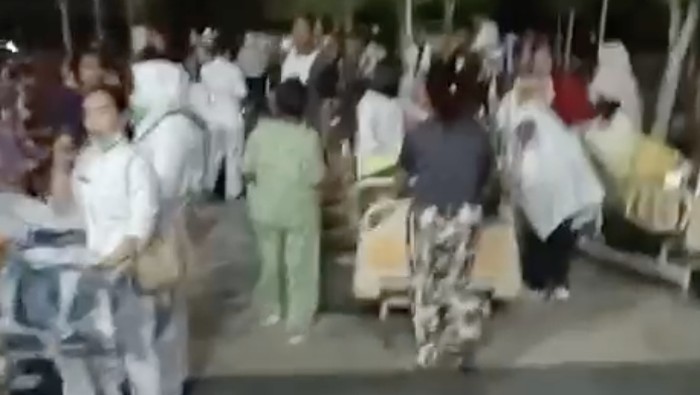 1762364116915-pasien-rsud-di-tarakan-dievakuasi-usai-gempa-dok-bnpb-1762354744122_169