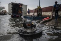 1762407492966-bingkai-sepekan-jakarta-utara-terkepung-banjir-rob-2_169