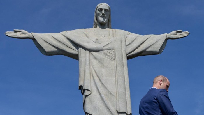 1762407557994-pangeran-william-nikmati-keindahan-rio-kunjungi-patung-kristus-penebus-1762351178865_169