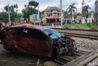 1762407653961-foto-kendaraan-yang-tertabrak-kereta-di-piyungan-sleman-1762236979127_169