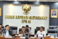 1762429389853-badan-aspirasi-masyarakat-bam-dpr-menerima-massa-buruh-kasbi-yang-demo-di-depan-gedung-dpr-ri-1762423060183_169