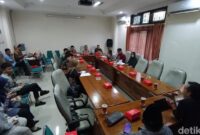 1762450608341-perwakilan-paguyuban-non-asn-mendatangi-dprd-kabupaten-magelang-kamis-6112025-1762430095981_169