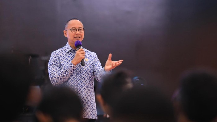 1762450629876-wakil-ketua-mpr-eddy-soeparno-1762437445982_169