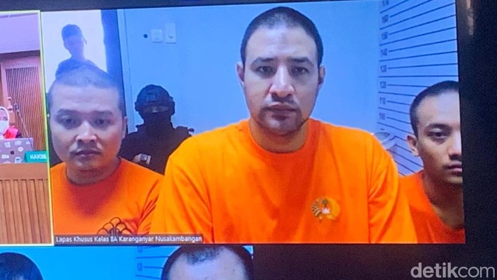 1762450656850-penampakan-ammaz-zoni-jalani-sidang-online-dari-lapas-nusakambangan-mulia-budidetikcom-1762401688220_169