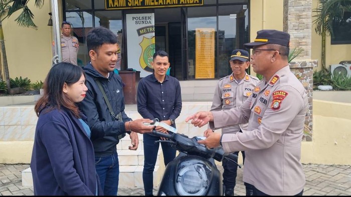 1762471167839-polisi-mengembalikan-motor-seorang-pria-di-pademangan-yang-digadaikan-adik-iparnya-dokistimewa-1762462241111_169