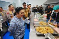 1762494173388-kapolri-ketua-komisi-iv-dpr-tinjau-sppg-ykb-polres-karanganyar-dok-polri-1762486584787_169