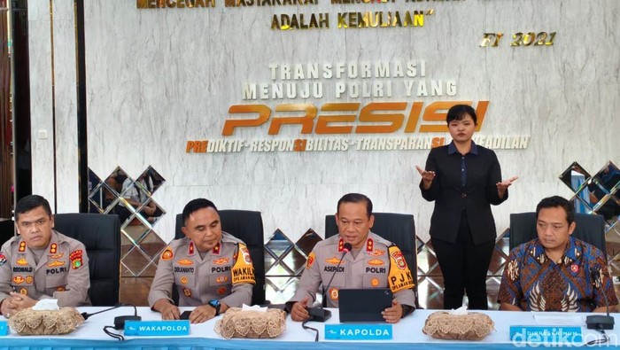 1762494200517-konferensi-pers-polda-metro-jaya-soal-kasus-tuduhan-ijazah-palsu-jokowi-1762487376388_169