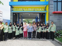 1762494287406-kapolri-ketua-komisi-iv-dpr-tinjau-smp-kemala-bhayangkari-di-jateng-dok-polri-1762484745590_43