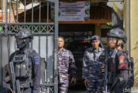 1762515529864-sman-72-kelapa-gading-dijaga-ketat-usai-ledakan-1762503096290_169