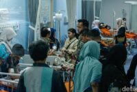 1762536745083-suasana-haru-di-igd-rs-islam-cempaka-putih-korban-ledakan-sma-72-jalani-perawatan-1762511582210_169