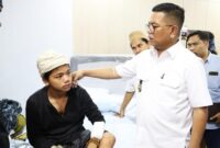 1762557550664-andra-soni-menjenguk-repan-di-rumah-singgah-badan-penghubung-provinsi-banten-1762550666789_169