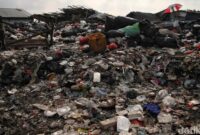 1762579824084-jorok-sampah-menumpuk-di-joglo-timbulkan-bau-menyengat_169