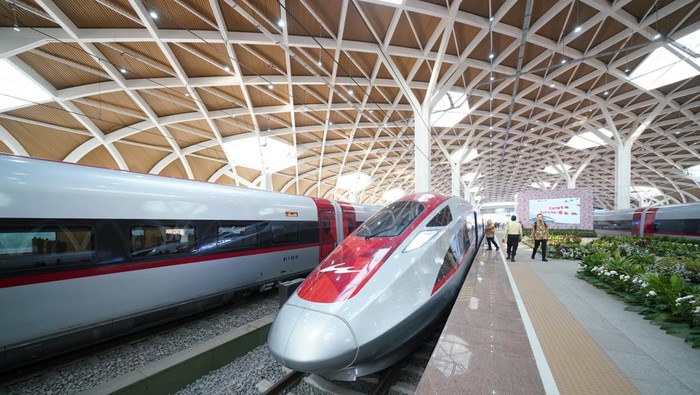 1762579862907-64-masinis-kai-resmi-kemudikan-semua-perjalanan-whoosh-1756864723109_169