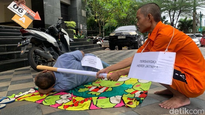 1762753125121-reka-ulang-kasus-ojol-di-bekasi-dibunuh-teman-tak-tahu-diri-1743063462875_169