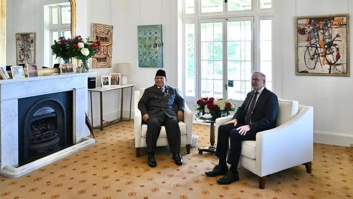 1762925958963-presiden-prabowo-bertemu-4-mata-dengan-pm-australia-anthony-albanese-di-kirribilli-house-sydney-1762919100773_169
