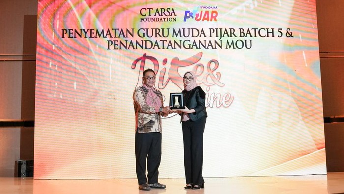 1762968956770-ct-arsa-foundation-menandatangani-mou-dengan-mitra-strategis-untuk-meningkatkan-pendidikan-di-indonesia-dokistimewa-1762963738721_169