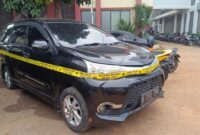 1763034030195-penampakan-mobil-milik-ujang-adiwijaya-driver-taksi-online-yang-dibunuh-perampok-di-tol-jagorawi-1763028816823_169