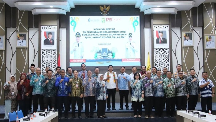 1763098674053-wakil-menteri-dalam-negeri-akhmad-wiyagus-1763094837956_169