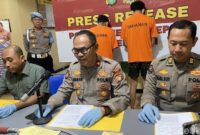 1763141616419-polisi-tangkap-maling-speaker-modus-congkel-pintu-mobil-di-depok-devidetikcom-1763137950884_169