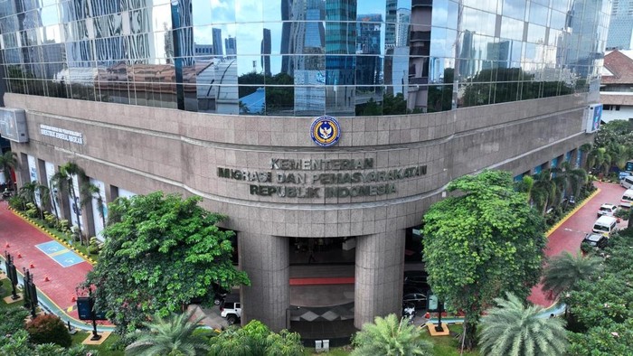 1763162509846-ilustrasi-gedung-kementerian-imipas-dok-ist-1759422043916_169