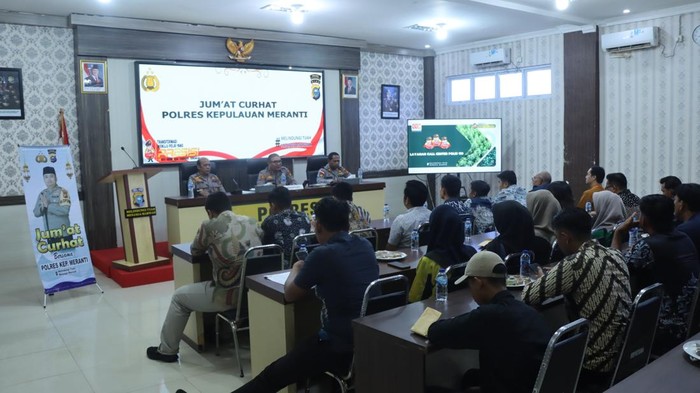 1763162517838-polres-meranti-sosialisasikan-call-center-110-untuk-layanan-cepat-polri-1763140208700_169