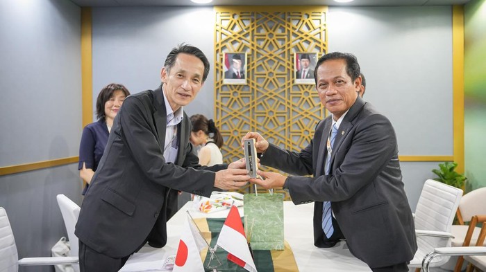 1763184675561-menteri-lh-bertemu-perwakilan-jepang-1763180963874_169