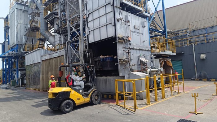 1763184693657-kementerian-lh-musnahkan-5-ton-udang-asal-cikande-yan-terpapar-radioaktif-1763180288201_169