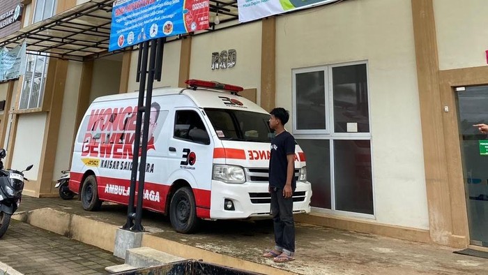 1763206331368-kaisar-kksp-bangun-posko-dapur-umum-bagi-korban-longsor-cilacap-1763200574592_169