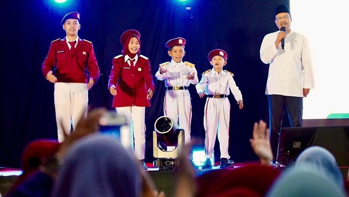 1763227670866-menteri-sosial-saifullah-yusuf-1763219111280_169