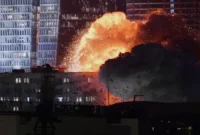 1763248723345-ledakan-di-tel-aviv-usai-serangan-israel-1749842011067_169