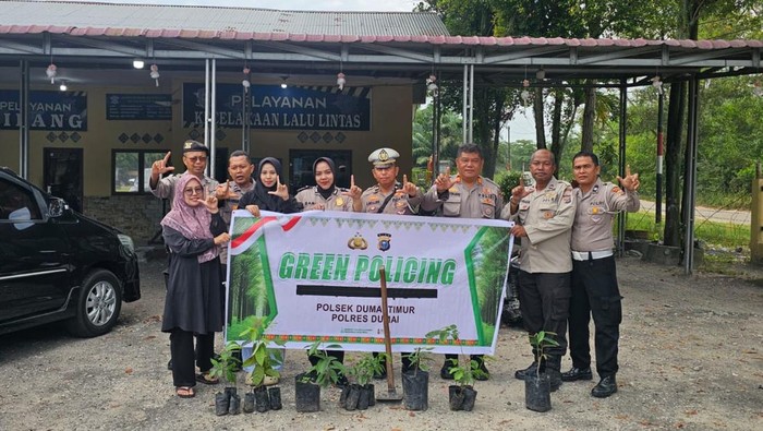 1763271204867-penanaman-phon-di-dumai-timur-kota-dumai-menjelang-hari-pohon-nasional-1763265116689_169