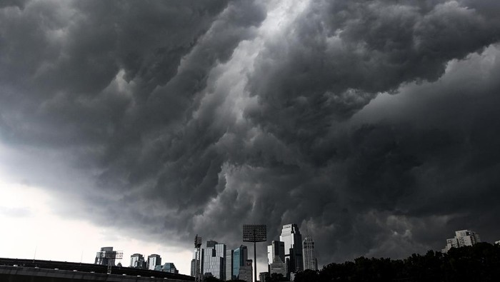 1763292773777-cuaca-ekstrem-ancam-indonesia-sepekan-ke-depan-1763263290902_169