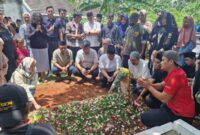 1763292801089-pemakaman-siswa-smpn-di-tangsel-korban-bullying-dok-pemkot-tangsel-1763287855406_169